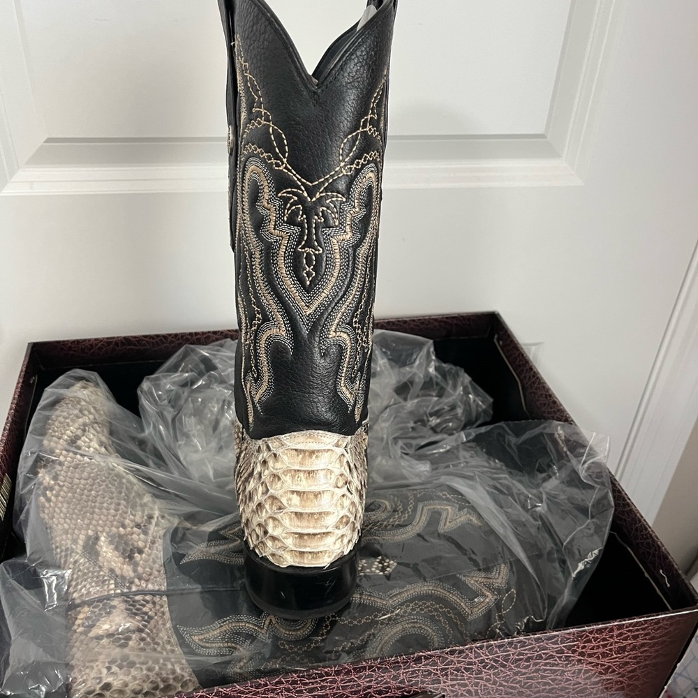 Black and Tan Snake Skin boots - Picture 5 of 9